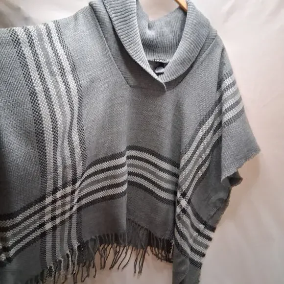 Fraas Cowl Neck Fringe Plaid Sweater Pullover Poncho Gray Plaid Women - One Size - Picture 2 of 8